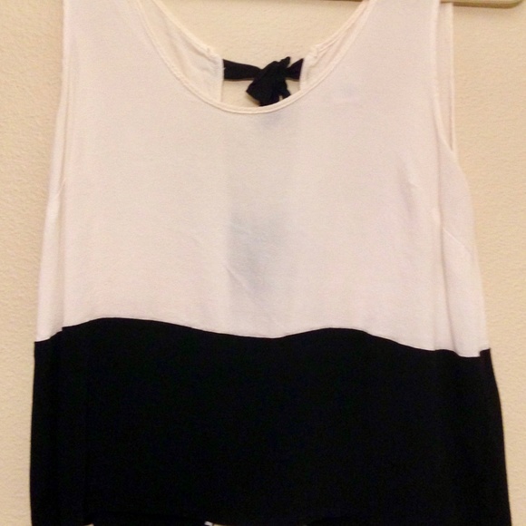 COOPERATIVE Black & White Color Block Crop Top - Picture 1 of 5